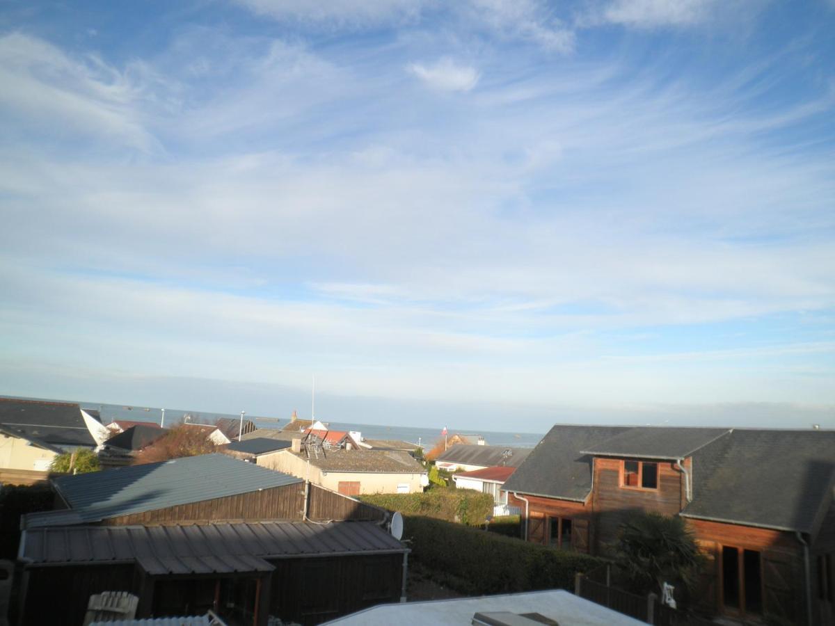 Appartement F1 Mansarde A 100M De La Plage, Proche De Arromanches Et Des Plages Du Debarquement Saint-Come-de-Fresne Экстерьер фото