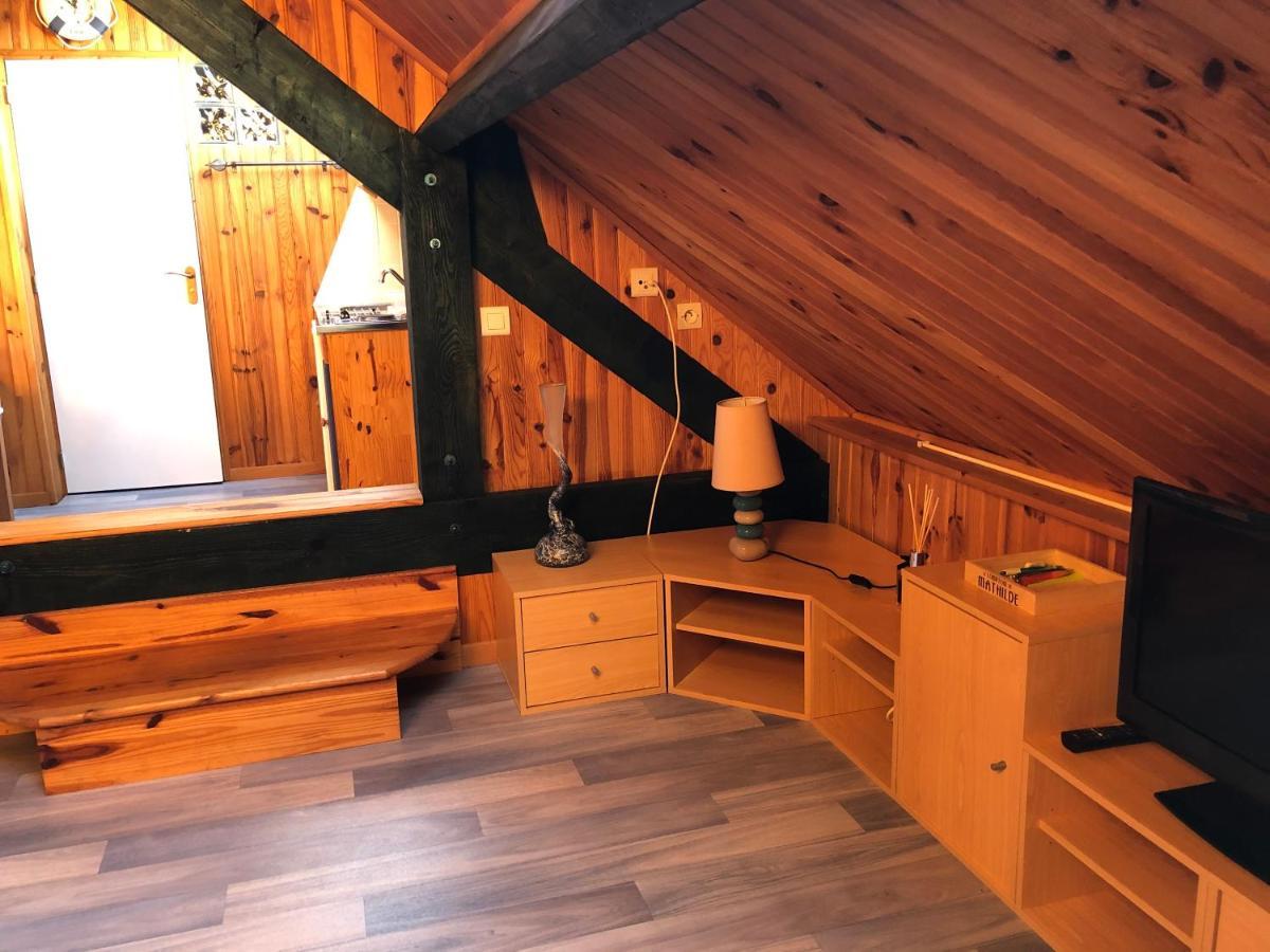 Appartement F1 Mansarde A 100M De La Plage, Proche De Arromanches Et Des Plages Du Debarquement Saint-Come-de-Fresne Экстерьер фото